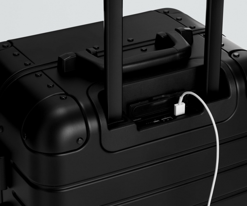 Maleta Away Bigger Carry-On: Aluminum Edition Negros | BNB640JeWbI