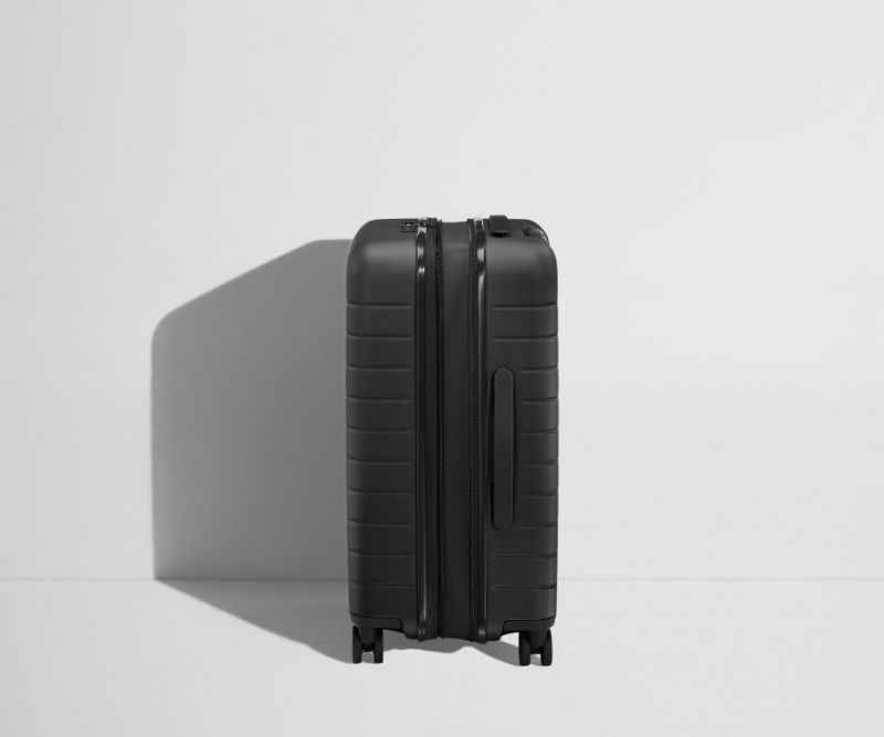 Maleta Away Bigger Carry-On Flex Negros | d0XrdrDoN75